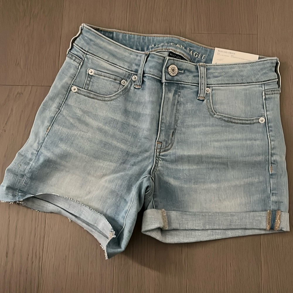 NWT AEO light wash jean shorts